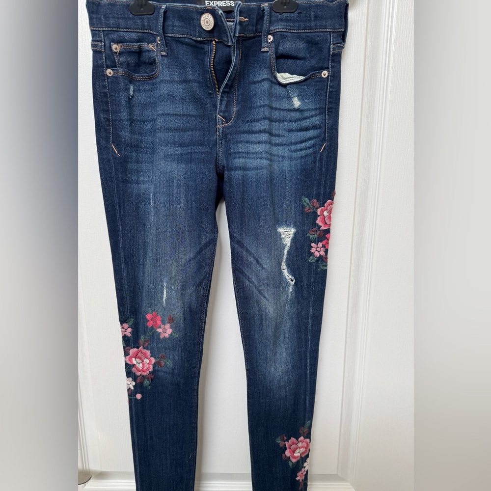 Express Mid Rise Legging Jean Stretch Embroidered Flowers
Size 8R